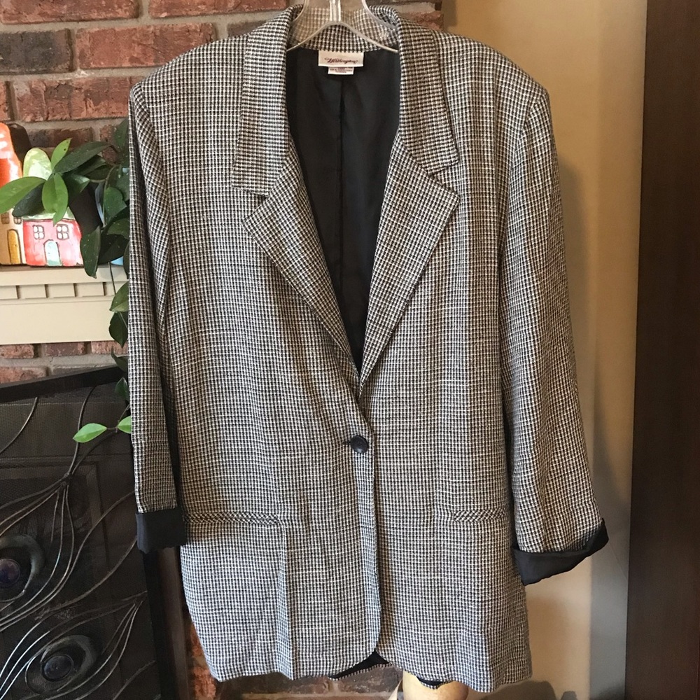 Worthington black and white cuffed suit jacket